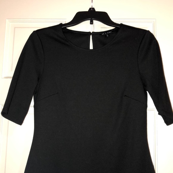 Black tight fitting curvy dress - Picture 2 of 5